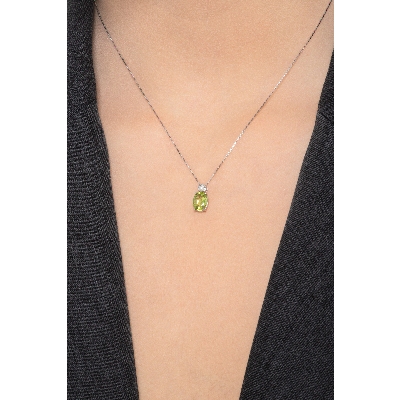 Peridot pendant with diamond