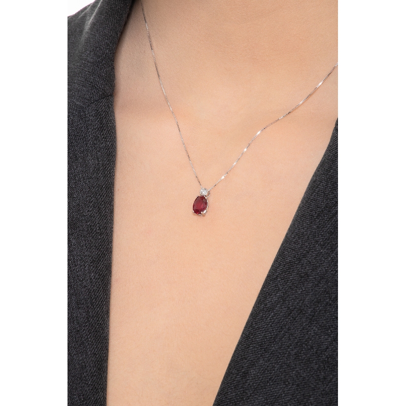 White gold 18k pendant with oval cut ruby and diamond 