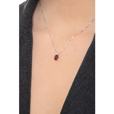 White gold 18k pendant with oval cut ruby and diamond 
