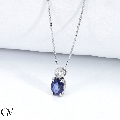 Solitaire blue sapphire and diamonds pendant 