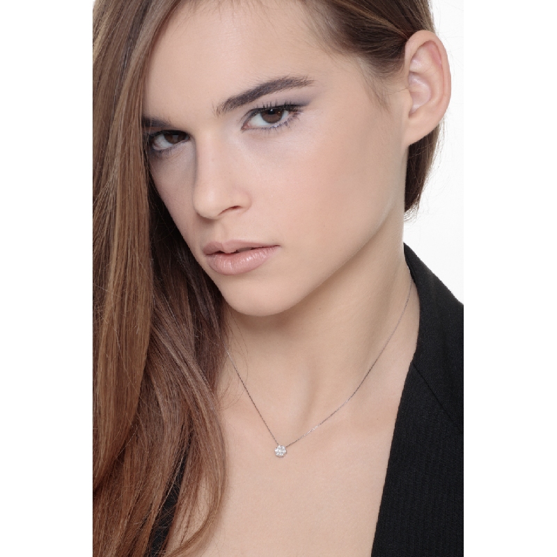 Collana in oro bianco 18k con punto luce illusione in diamanti