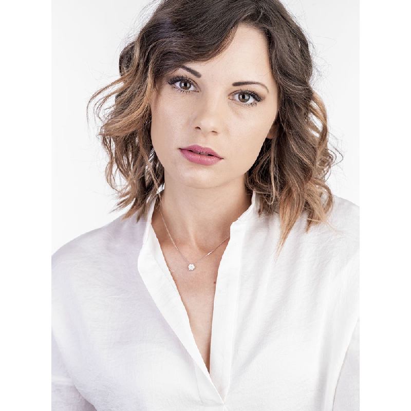 18k white gold necklace with diamond illusion pendant flower shaped