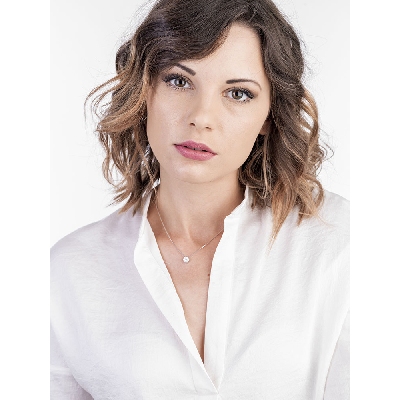 18k white gold necklace with diamond illusion pendant flower shaped