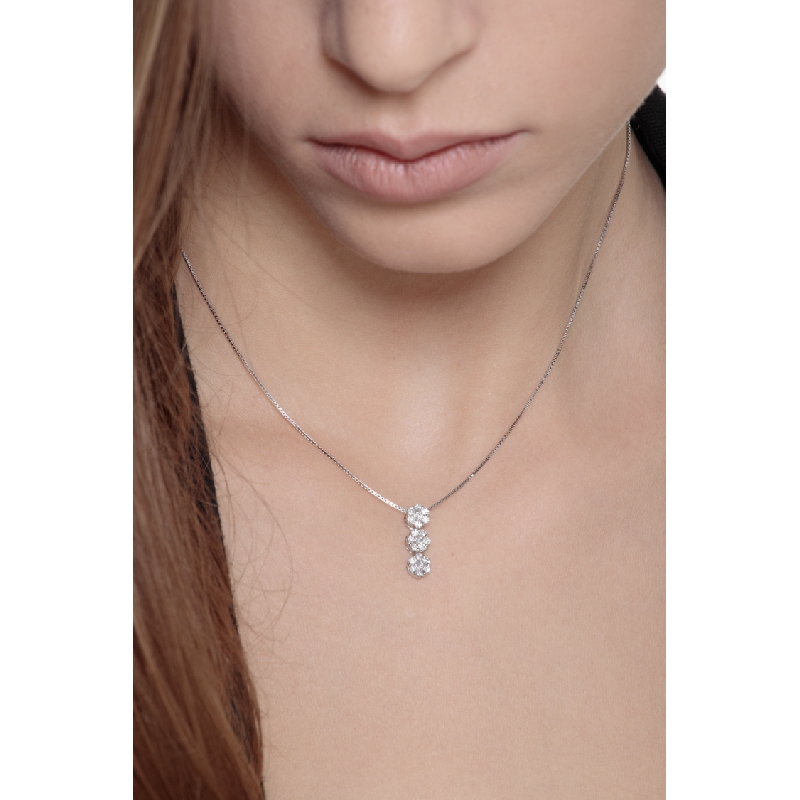 Necklace in 18k white gold with diamonds flower shaped pendant 