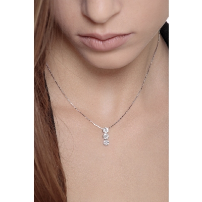 Necklace in 18k white gold with diamonds flower shaped pendant 