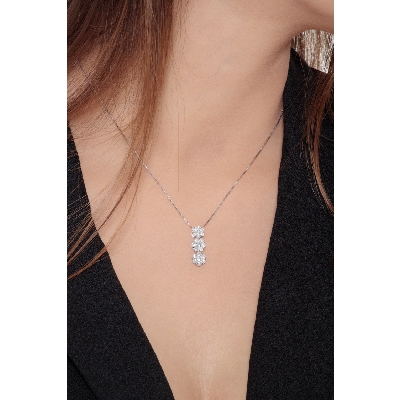 Collana a 3 pendenti in oro Bianco 18k con diamanti