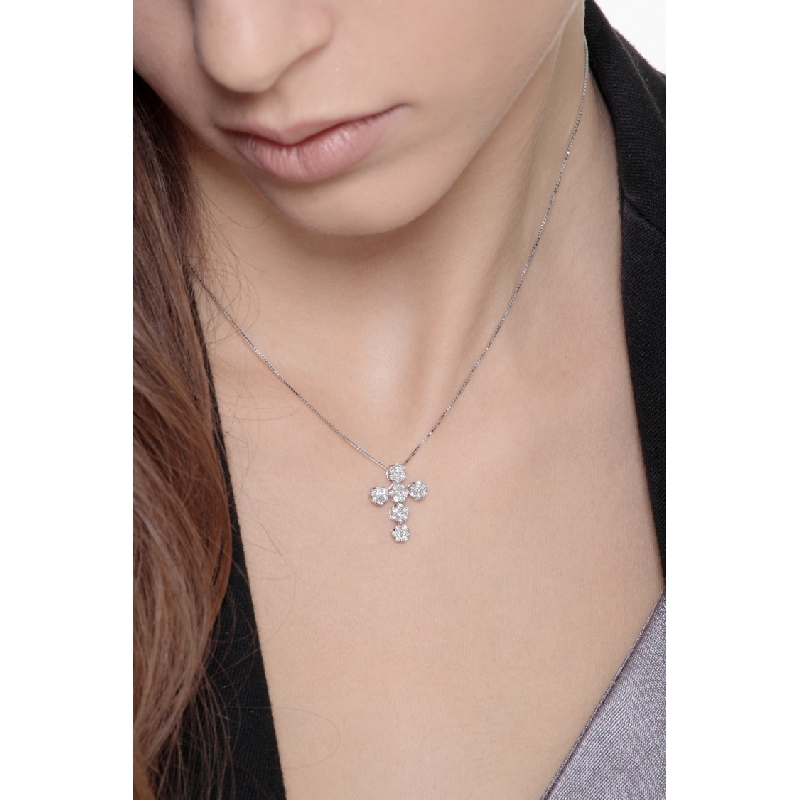 Collana con croce in oro bianco 18k e diamanti