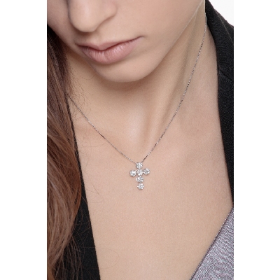 Collana con croce in oro bianco 18k e diamanti