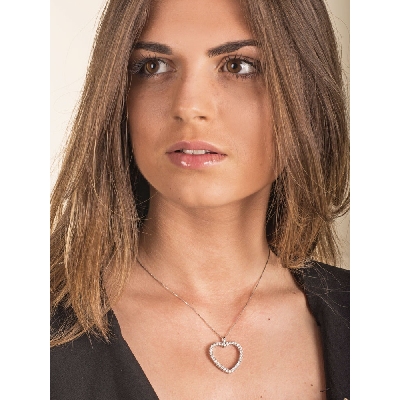 Collana con pendente a cuore in oro bianco 18k con diamanti