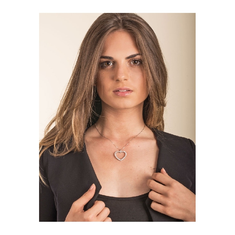 Collana con pendente a cuore in oro bianco 18k con diamanti