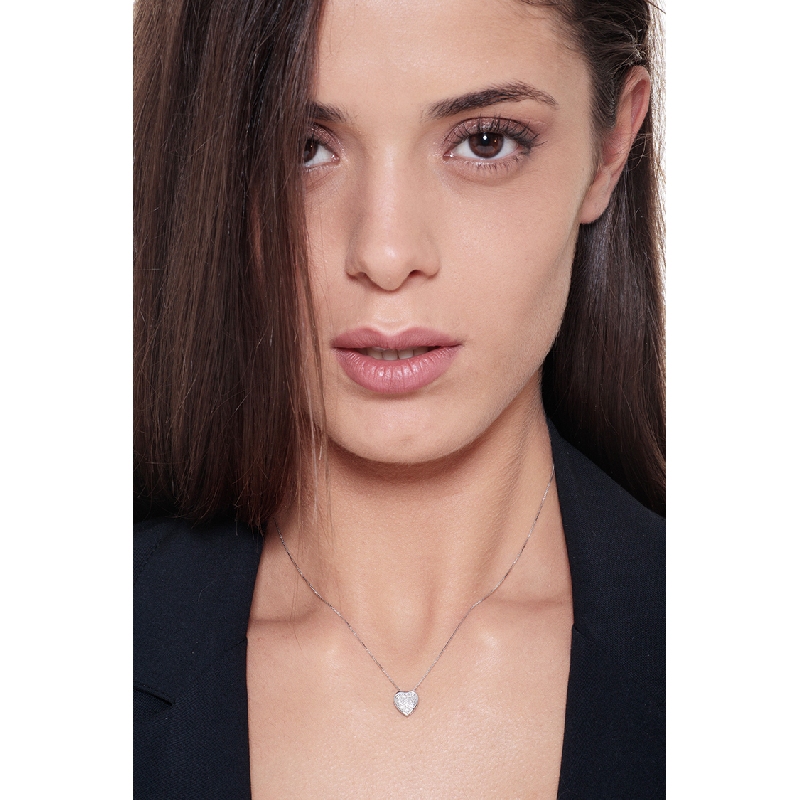 Collana in oro bianco 18k con piccolo cuore in diamanti