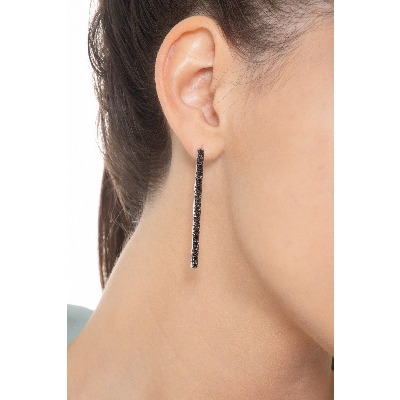 Orecchini tennis lineari in oro bianco 18k con diamanti neri, 5 cm