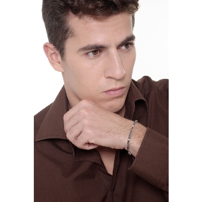 Elegant tennis bracelet with black and white diamonds