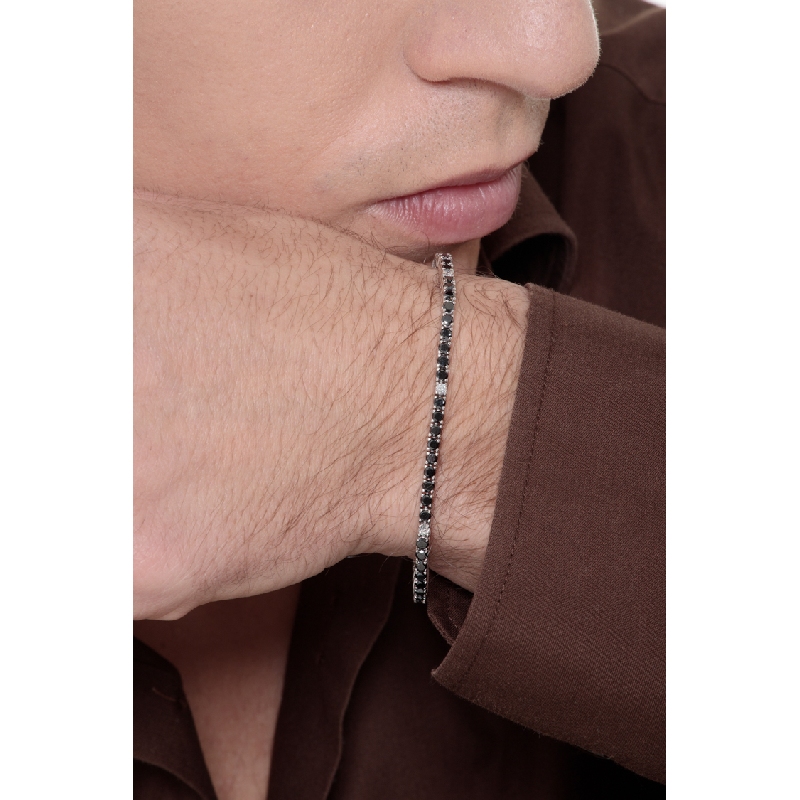 Elegant tennis bracelet with black and white diamonds