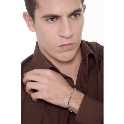 Wire style tennis bracelet with alternated sapphires and round cut diamonds