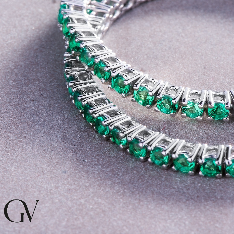 Tennis bracelet in white gold 18k with emeralds about 2,2 mm wide