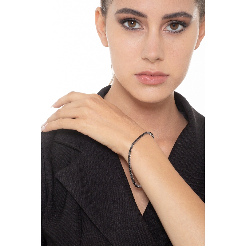 18k white gold tennis bracelet with black diamonds