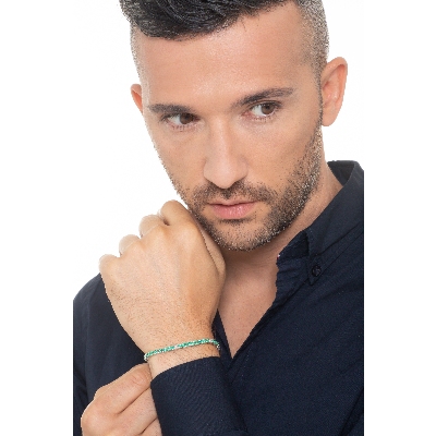 18k white gold tennis bracelet with emeralds and round cut diamonds