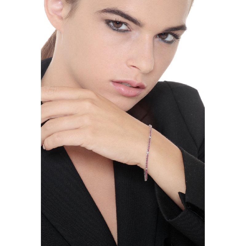Tennis bracelet with alternated diamonds and rubies