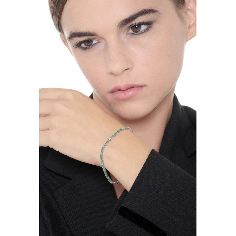 Wire links tennis bracelet with emeralds and diamonds