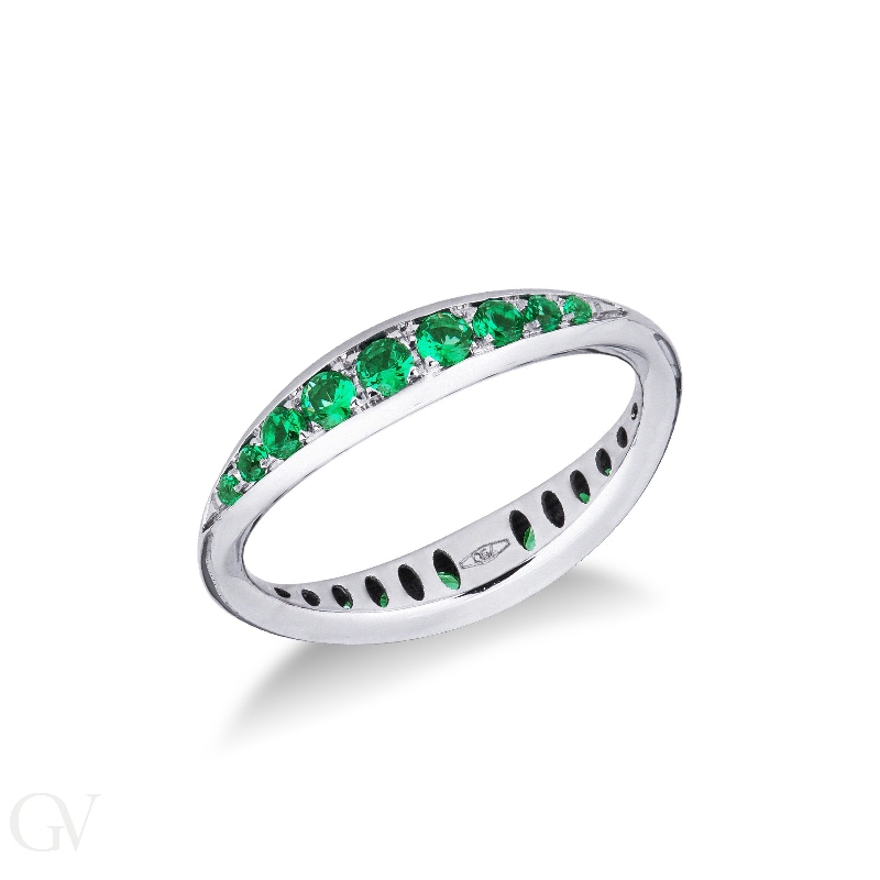 18k white gold ring with emeralds 