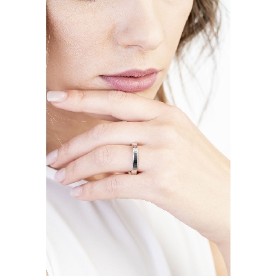 Comfortable wedding ring in 18k white gold with round cut diamond