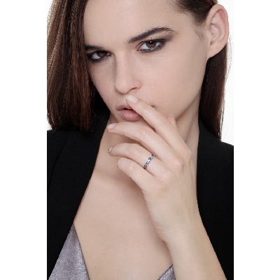 White gold 18k 5 stones ring with diamonds and blue sapphires 