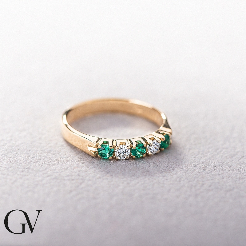Yellow gold 18k 5 stones ring with diamonds and emeralds 