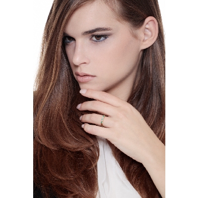 Yellow gold 18k 5 stones ring with diamonds and emeralds 