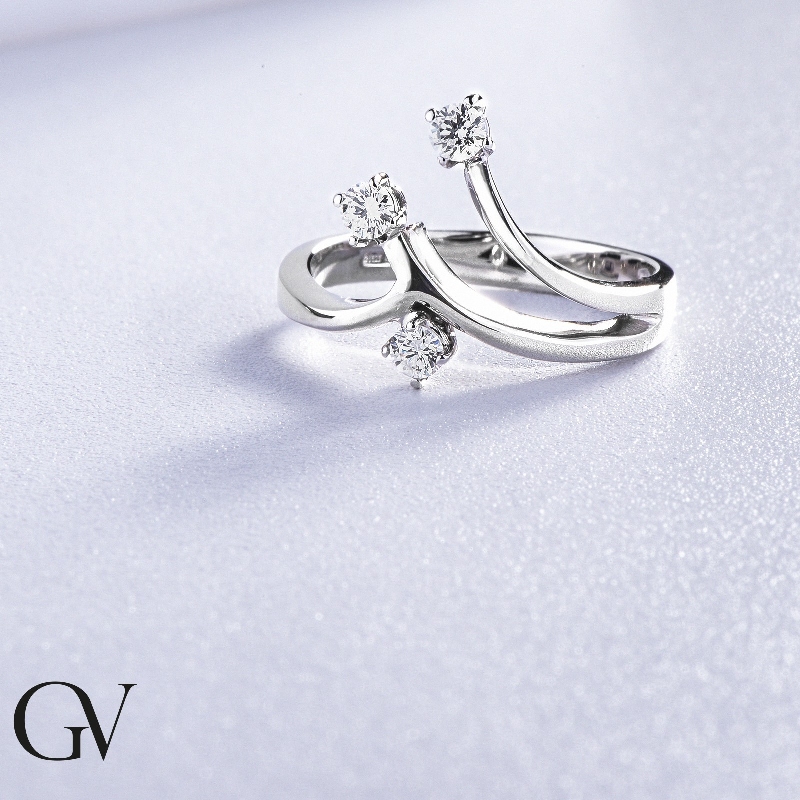 Trilogy ring white gold 18k with diamonds 0,30 ct