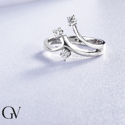 Trilogy ring white gold 18k with diamonds 0,30 ct