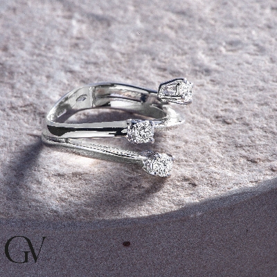 White gold 18k trilogy ring with diamonds 0,32 ct