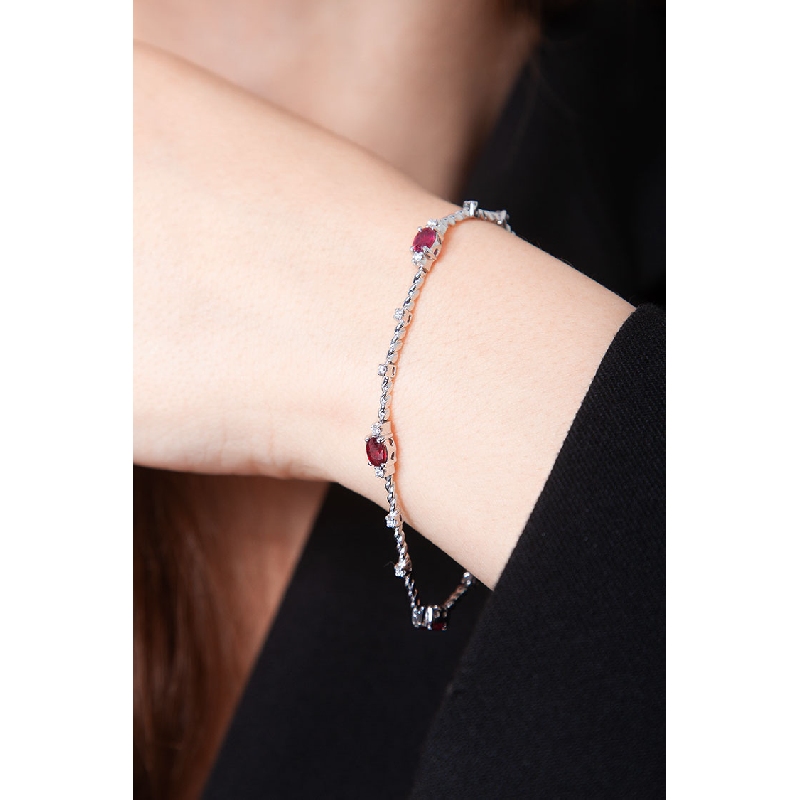Alternate bracelet in white gold 18k with diamonds and 4 rubies oval cut