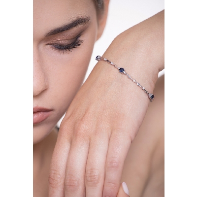 Alternate bracelet with diamonds and sapphires