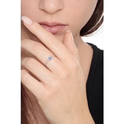 White gold 18k star ring with blue sapphires 