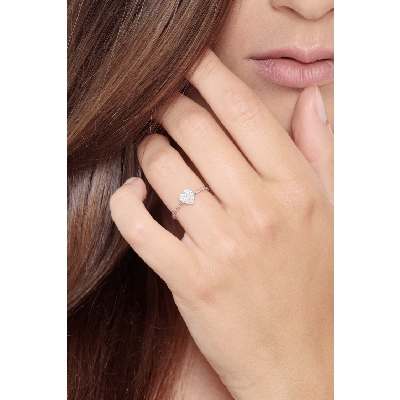 White gold 18k ring with diamonds and heart