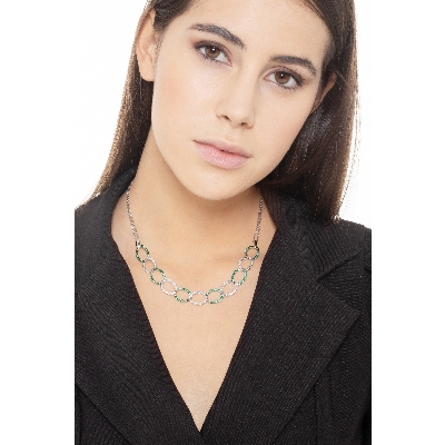 Oval chain with emeralds and diamonds, 18k white gold