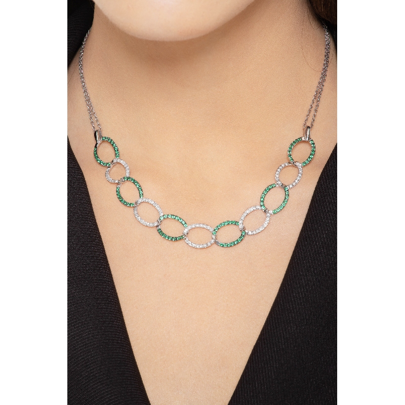Oval chain with emeralds and diamonds, 18k white gold