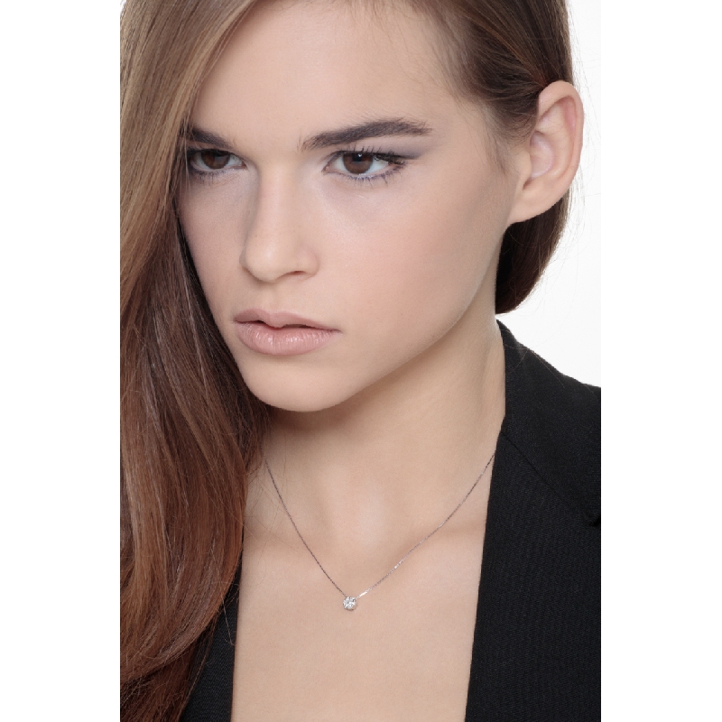 18k white gold solitaire necklace with diamond illusion pendant