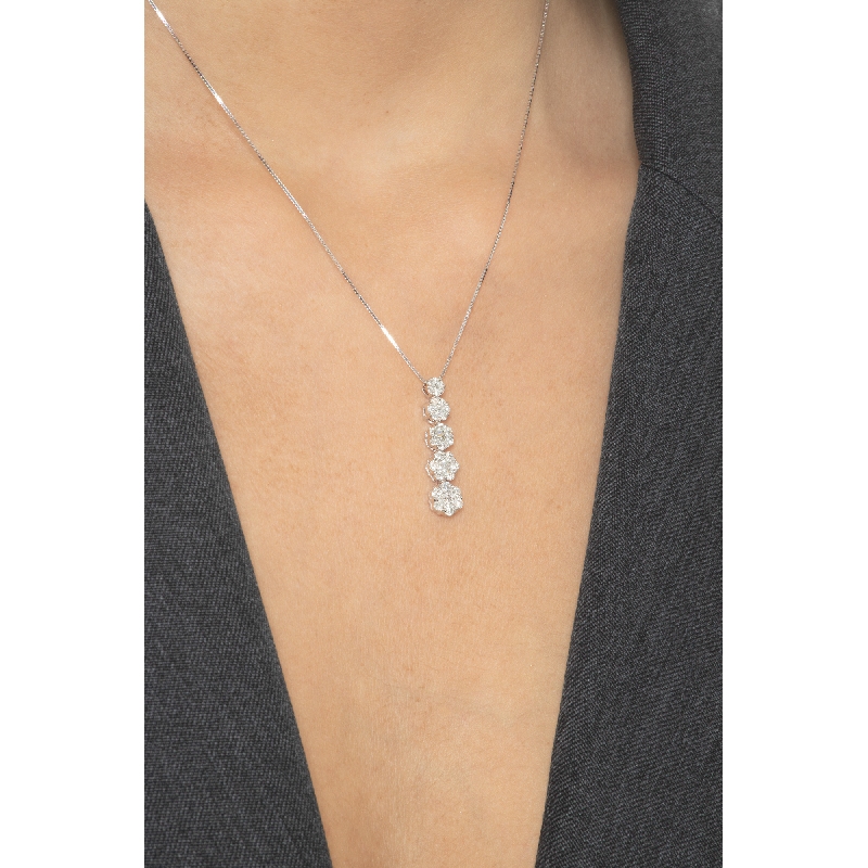 Collana in oro bianco 18k con pendente a 5 fiori a scalare con diamanti