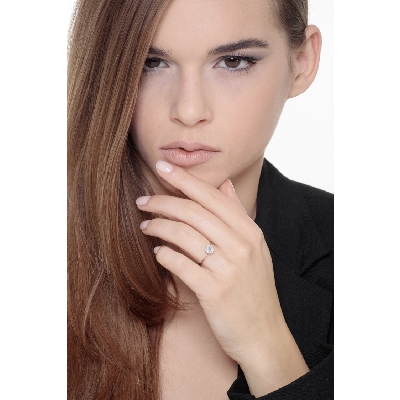 White gold 18k illusion type ring with a diamond flower