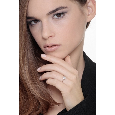 18k white gold diamonds illusion type ring 