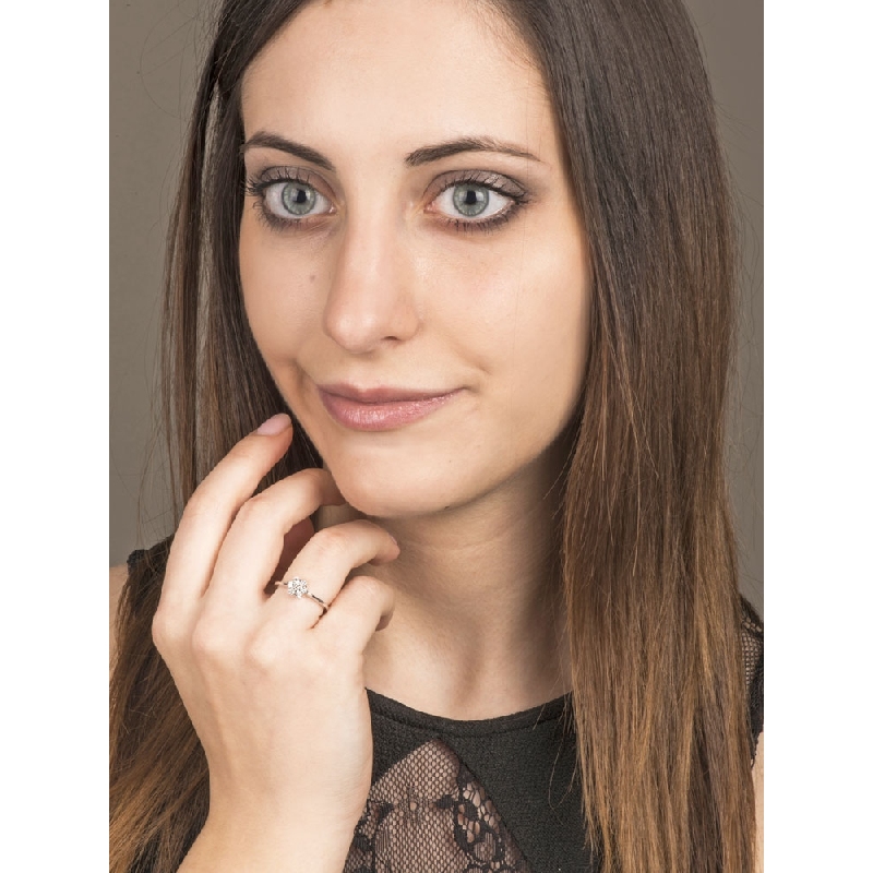 ANELLO ILLUSIONE SOLITARIO LINEARE