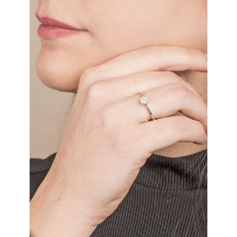 Illusion type ring in white gold 18k with diamonds 