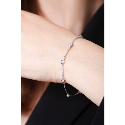 18k white gold alternate bracelet with diamonds 