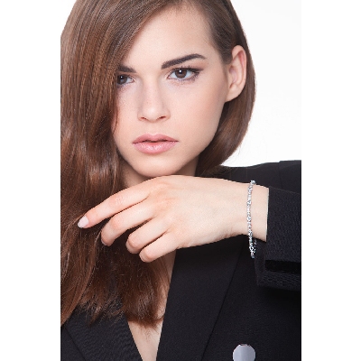 18k white gold segment bracelet with aquamarines and diamonds