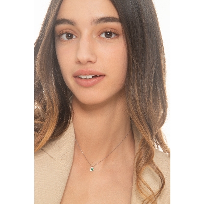 Necklace in white gold 18k with central emerald and diamonds 