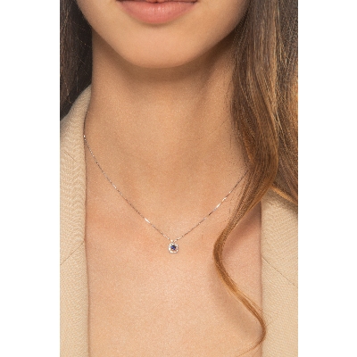 18k white gold necklace with central blue sapphire and diamonds