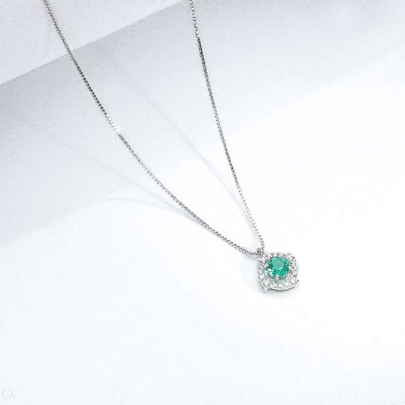 18k white gold necklace with diamonds and central emerald