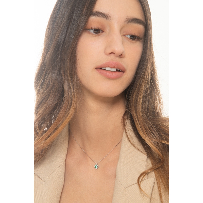 18k white gold necklace with diamonds and central emerald